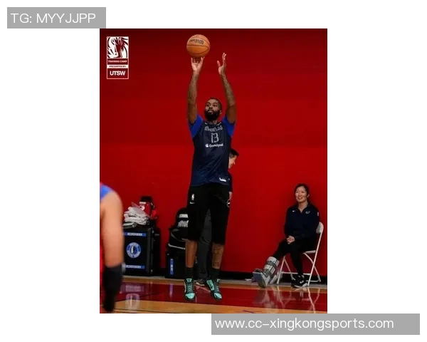 独行侠训练照曝光浓眉佩戴护目镜克莱弗与拉格齐齐亮相展现状态 独行侠训练照曝光浓眉佩戴护目镜克莱弗与拉格齐齐亮相展现状态