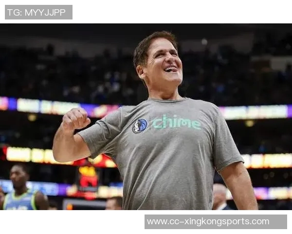 独行侠老板现场观战NBA中国赛女兆日月笑容成经典表情包 独行侠老板现场观战NBA中国赛女兆日月笑容成经典表情包