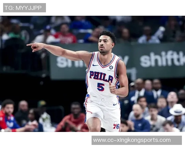 格莱姆斯回应后卫线拥挤问题强调加速比赛节奏提升球队表现 格莱姆斯回应后卫线拥挤问题强调加速比赛节奏提升球队表现