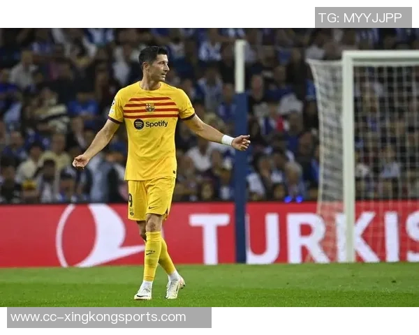 巴萨宣布不续约37岁莱万他拒绝前往阿拉伯联赛寻求新挑战