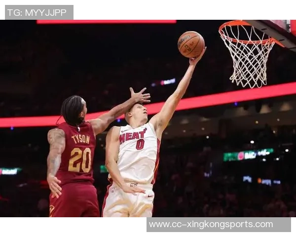 超燃对决米切尔高难度三分绝平维金斯04秒神奇空接绝杀骑士