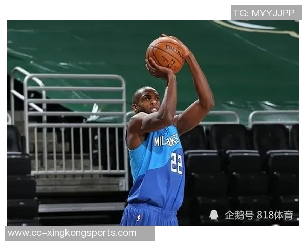 米德尔顿重返赛场半场表现抢眼贡献10分并助攻字母哥制造犯规