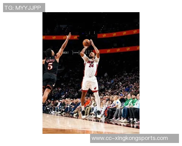 鲍威尔上半场表现稳定6投3中三分球命中率高达66贡献11分2篮板3助攻